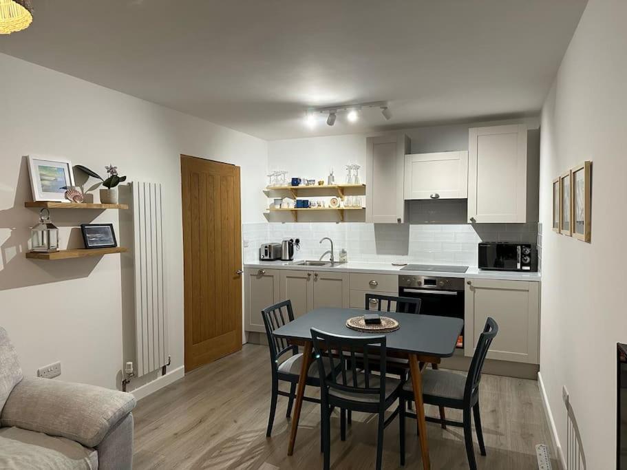 Beach Front Apartment Pwllheli Buitenkant foto