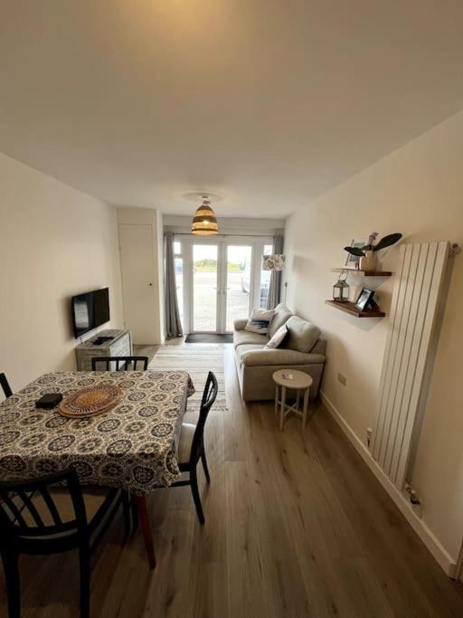 Beach Front Apartment Pwllheli Buitenkant foto